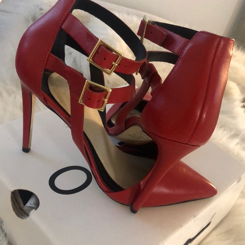 Red pumps